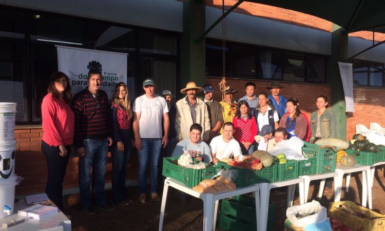 PRIMEIRA FEIRA DA AGRICULTURA FAMILIAR DE MUITOS CAPÕES