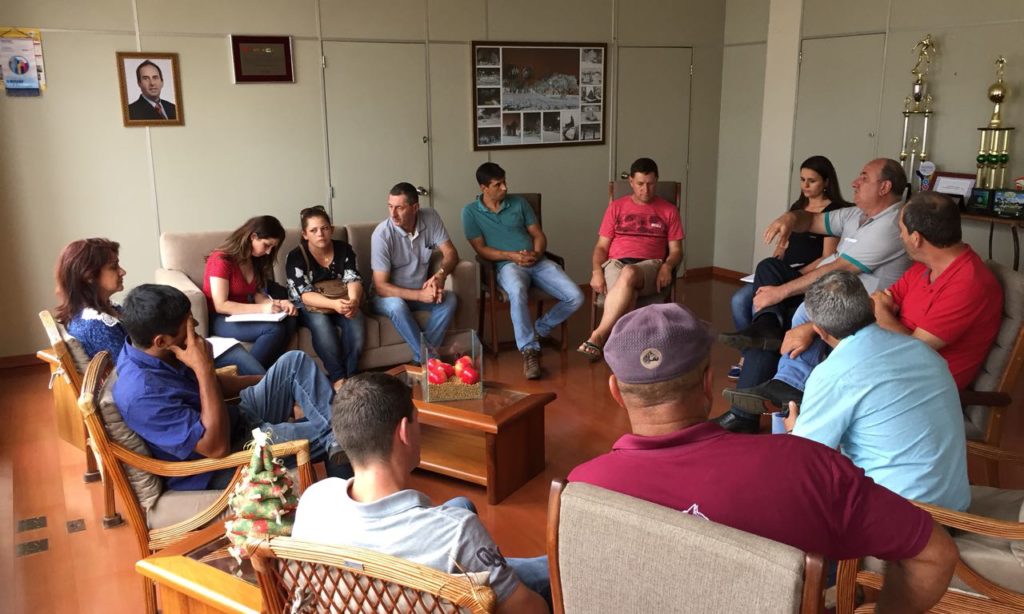 Comunidade da Fazenda da Estrela se reúne com o prefeito Amadeu.