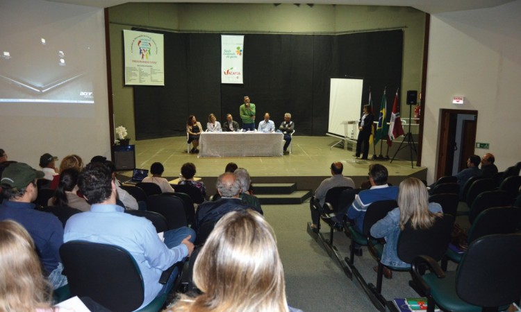 SEMINÁRIO DE SAÚDE DO TRABALHADOR DO CAMPO DIVULGA PESQUISA SOBRE O USO DE AGROTÓXICOS