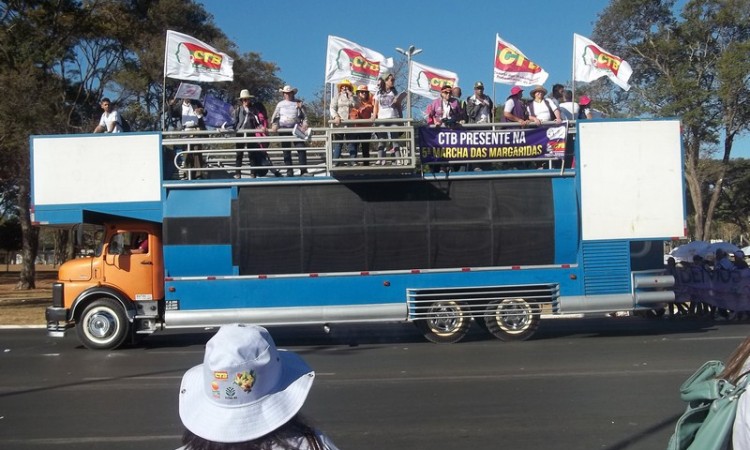 MULHERES DO STR NA MARCHA DAS MARGARIDAS 2015