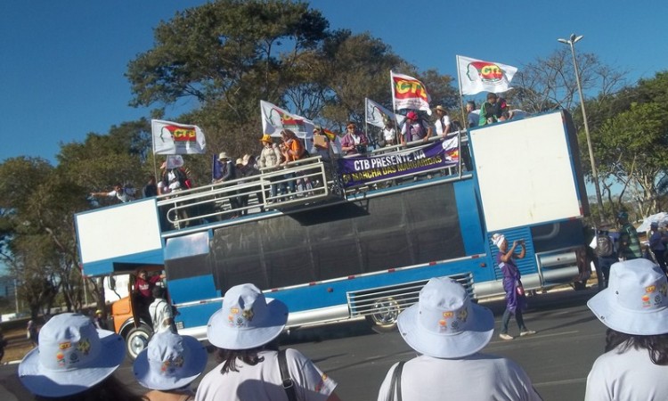 MULHERES DO STR NA MARCHA DAS MARGARIDAS 2015