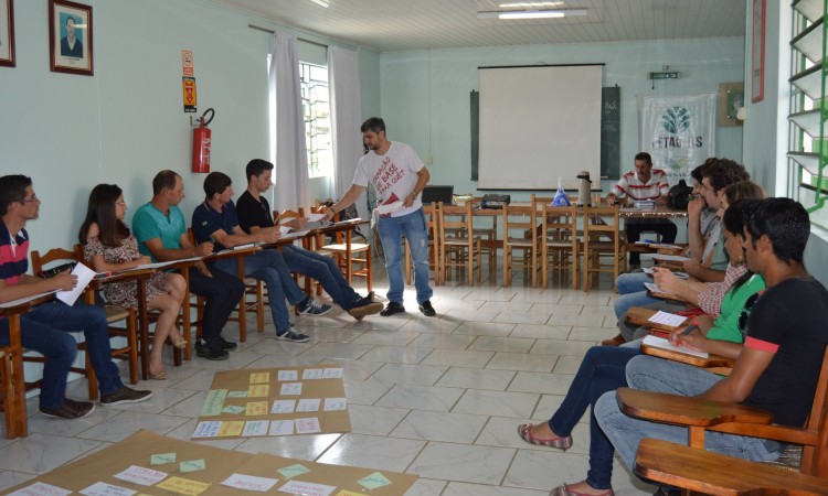 COMISSÃO DE JOVENS RURAIS DE VACARIA SE REUNE NO STR