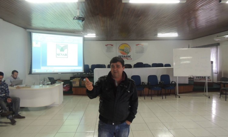 STR PARTICIPA EM FLORIANÓPOLIS DE CURSOS ESTADUAIS DE FORMAÇÃO DE ASSALARIADOS RURAIS