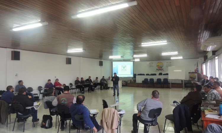 STR PARTICIPA EM FLORIANÓPOLIS DE CURSOS ESTADUAIS DE FORMAÇÃO DE ASSALARIADOS RURAIS