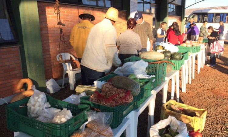 PRIMEIRA FEIRA DA AGRICULTURA FAMILIAR DE MUITOS CAPÕES