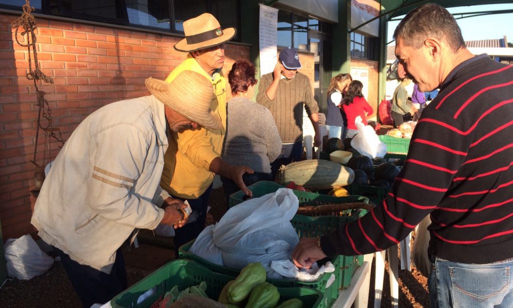 PRIMEIRA FEIRA DA AGRICULTURA FAMILIAR DE MUITOS CAPÕES