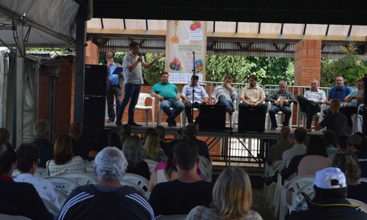 Feira de Pequenas Frutas Movimentou bom publico no final de semana