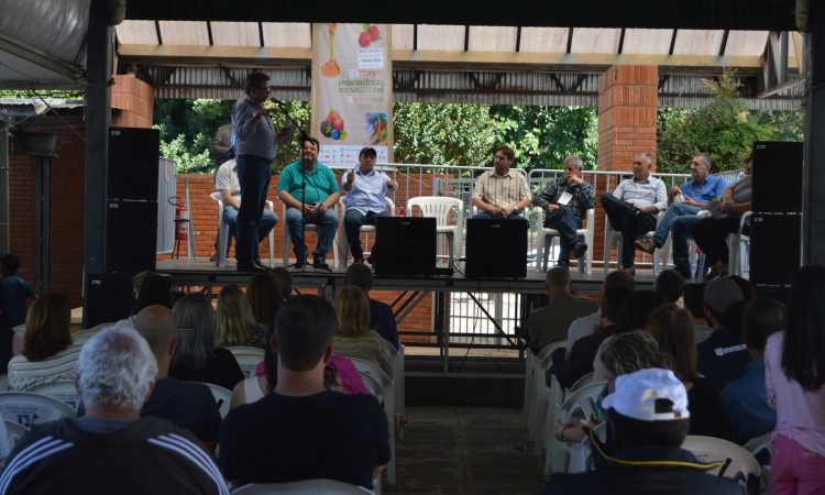 Feira de Pequenas Frutas Movimentou bom publico no final de semana