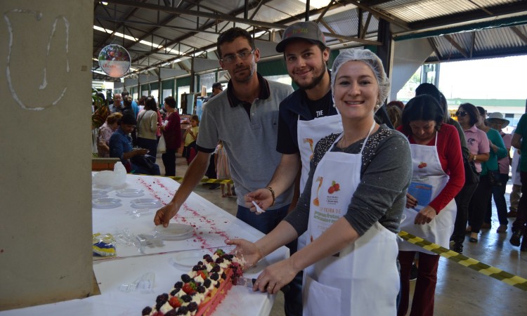 Feira de Pequenas Frutas Movimentou bom publico no final de semana