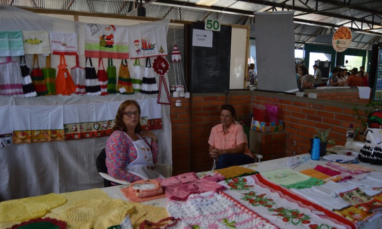Feira de Pequenas Frutas Movimentou bom publico no final de semana