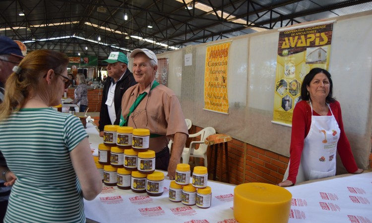 Feira de Pequenas Frutas Movimentou bom publico no final de semana
