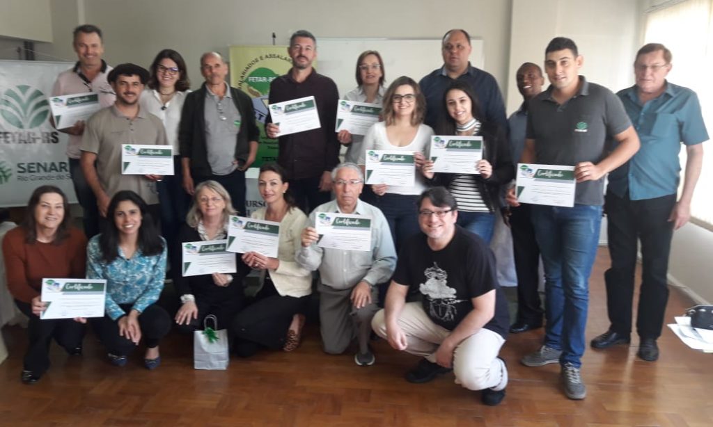 CURSO DE LEGISLAÇÃO TRABALHISTA É CONCLUÍDO COM ENTREGA DE CERTIFICADOS NA FETAR