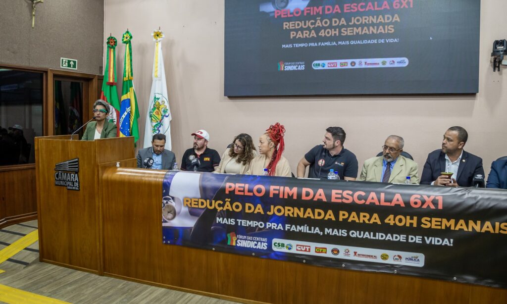 Senador Paulo Paim participa de ato pela redução da jornada de trabalho na Câmara de Caxias do Sul