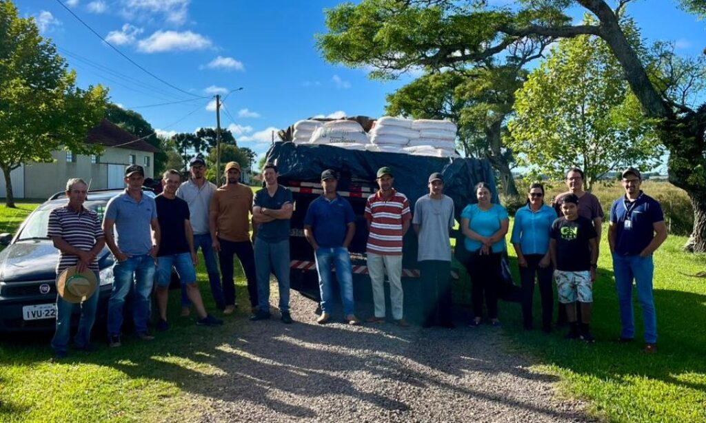 Produtores de Vacaria recebem sementes do Programa de Sementes e Mudas Forrageiras